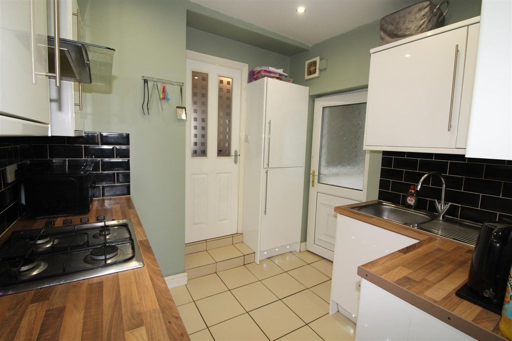 Property photo 3 of 23 Kitchen