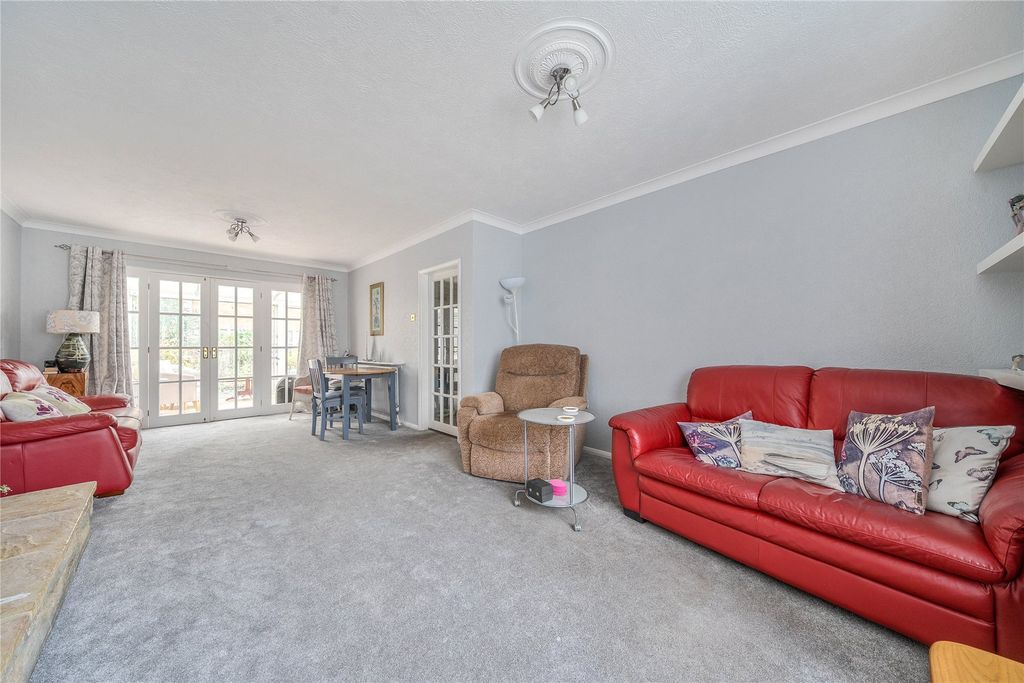 Property photo 2 of 21 Lounge