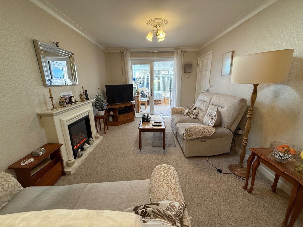 Property photo 2 of 14 Lounge Aspect 2