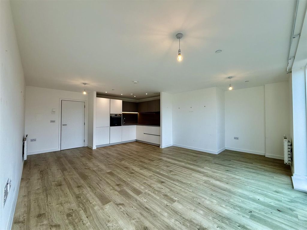 Property photo 1 of 10 Bond House
