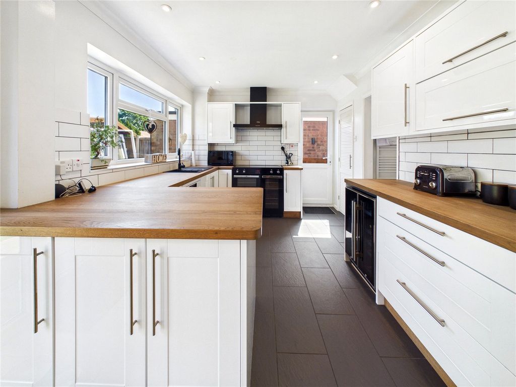 Property photo 2 of 18 Kitchen