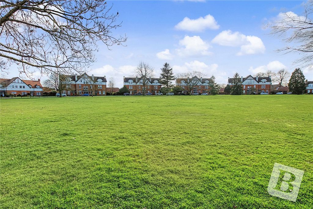 Property photo 2 of 22 Central Green