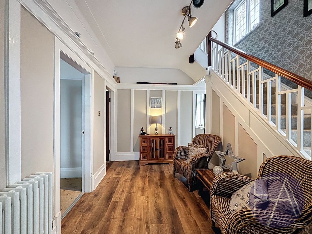 Property photo 2 of 33 4681653