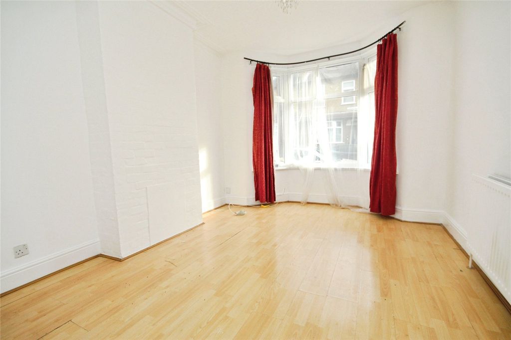 Property photo 2 of 9 Picture No. 12