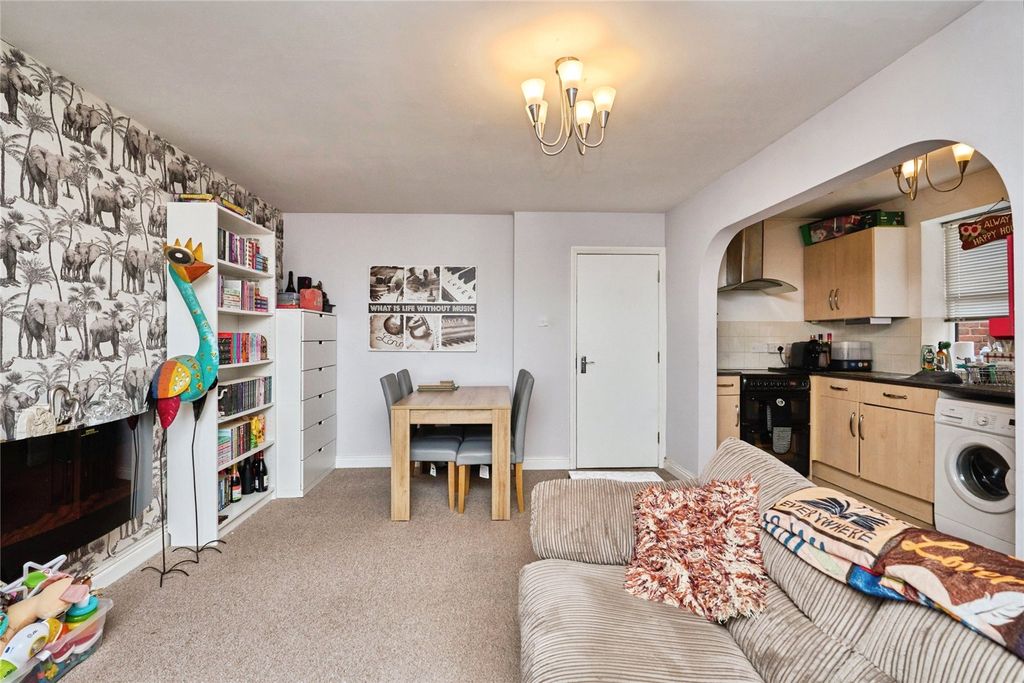 Property photo 2 of 12 Picture No. 18