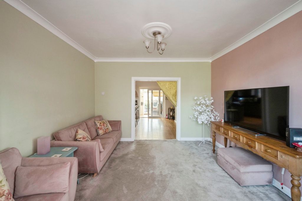 Property photo 3 of 20 11