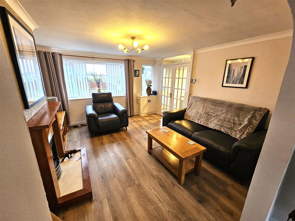 Property photo 1 of 16 Lounge 2.Jpg