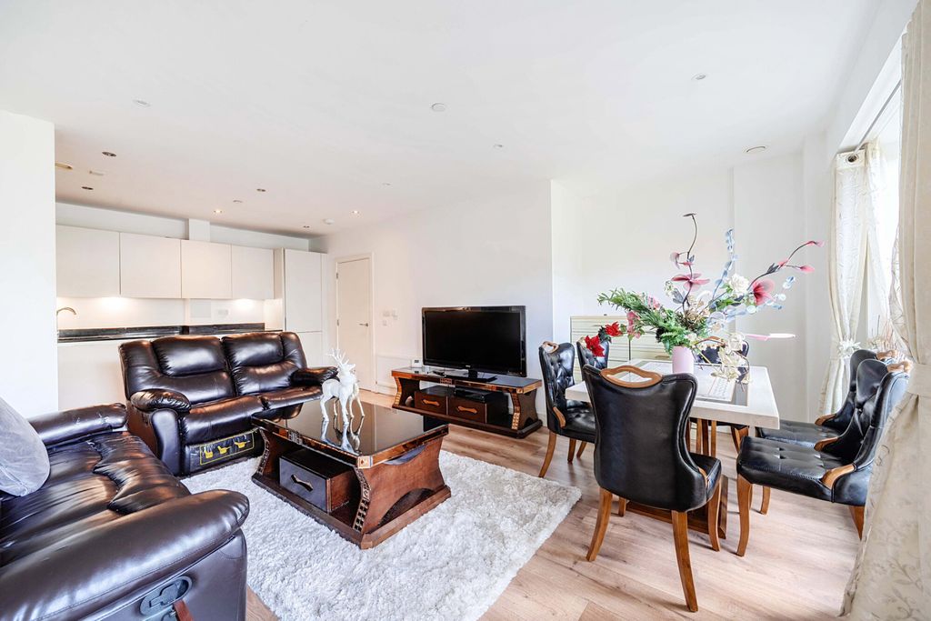 Property photo 3 of 18 1343378-8-68A63c1...