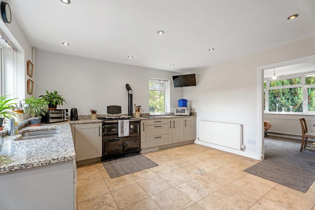 Property photo 3 of 29