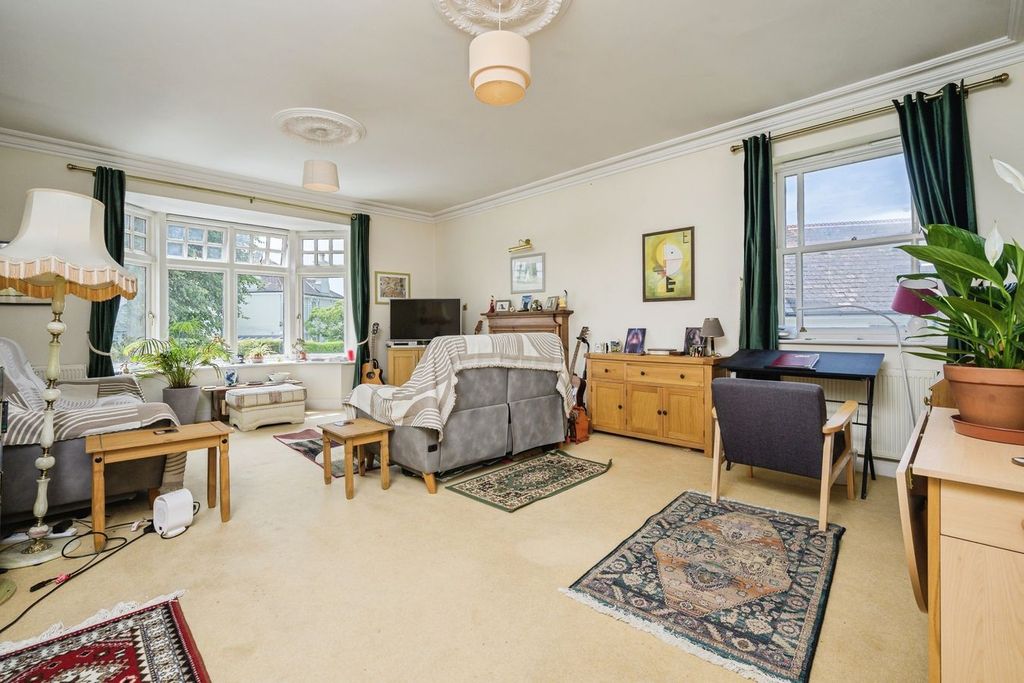 Property photo 2 of 25