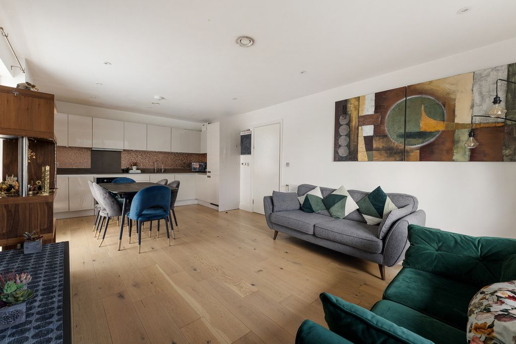 Property photo 3 of 20