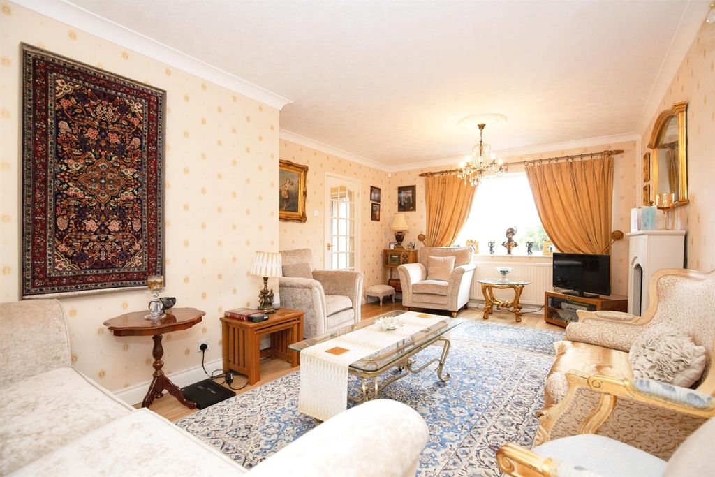 Property photo 2 of 18