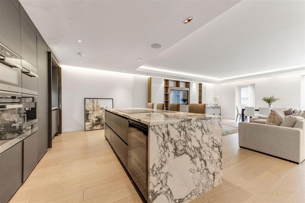 Property photo 1 of 24 Kitchen