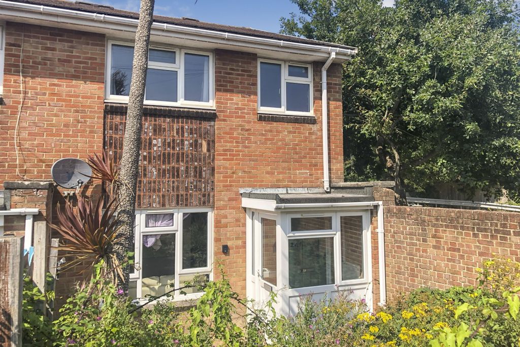 Property photo 1 of 12 Land And House At 241 Gunville Road, Newport, Isle Of Wight, Po30 5Lu