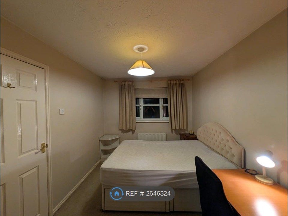 Property photo 3 of 5 Desk And Office Chair Are Optional