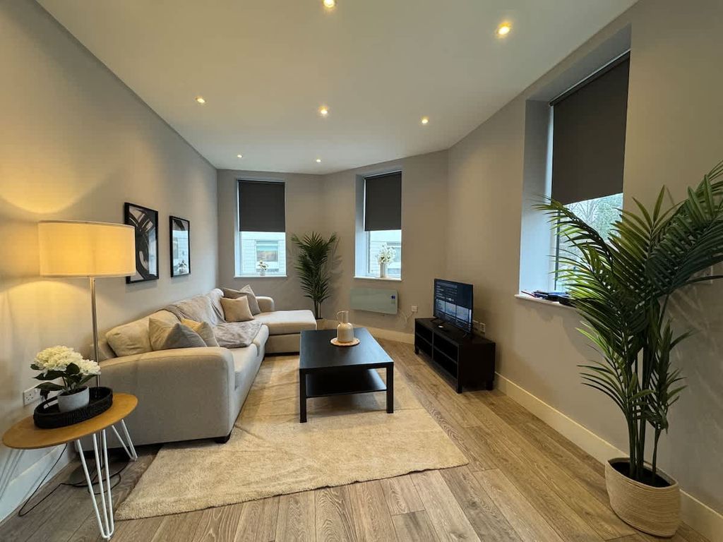 Property photo 1 of 8 Spacious 1 Bed, 1 Bath Apartment For Short-Let