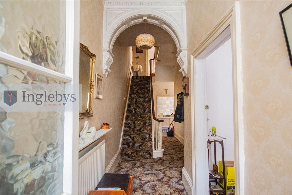 Property photo 2 of 30