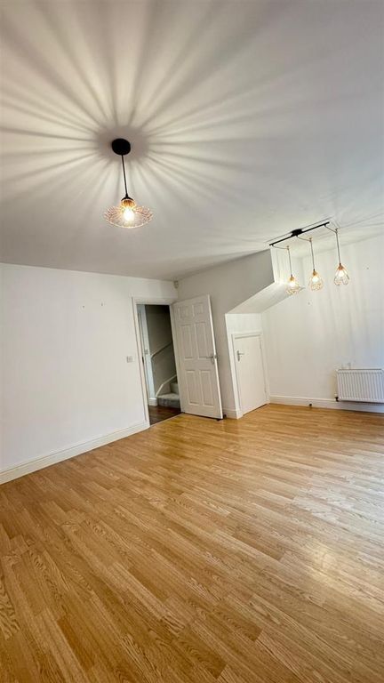 Property photo 2 of 33 Photo 4