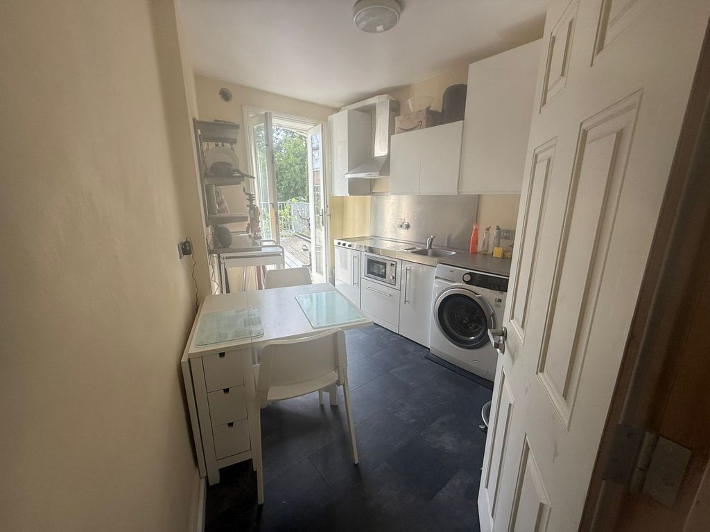 Property photo 2 of 4 Kitchen