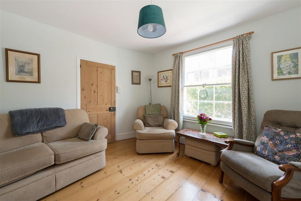 Property photo 2 of 25