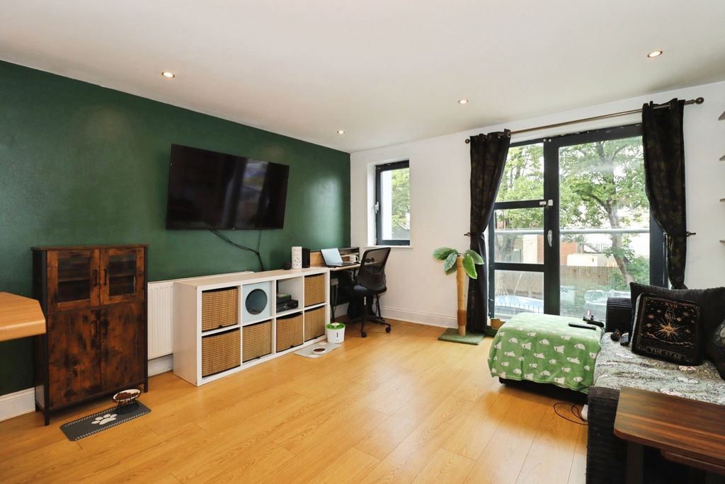 Property photo 2 of 12 Pbox-Img.Jpg