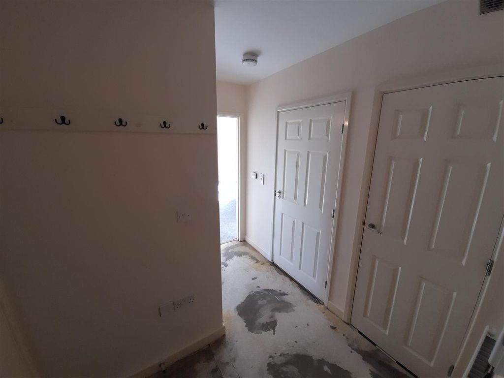 Property photo 1 of 8 Hallway.Jpg