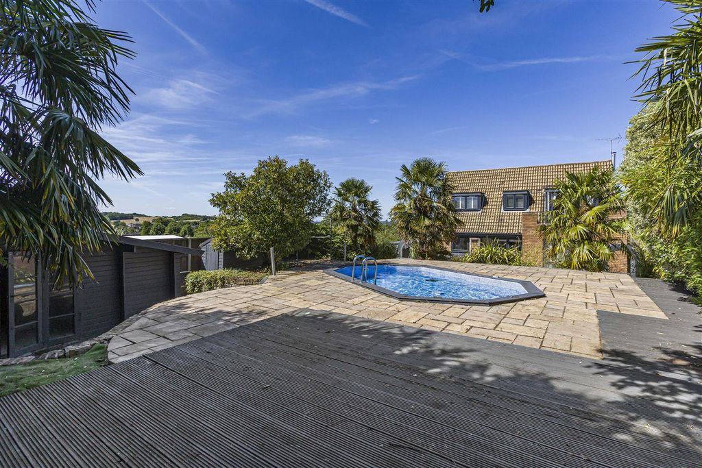 Property photo 3 of 44 33_57891.Jpg