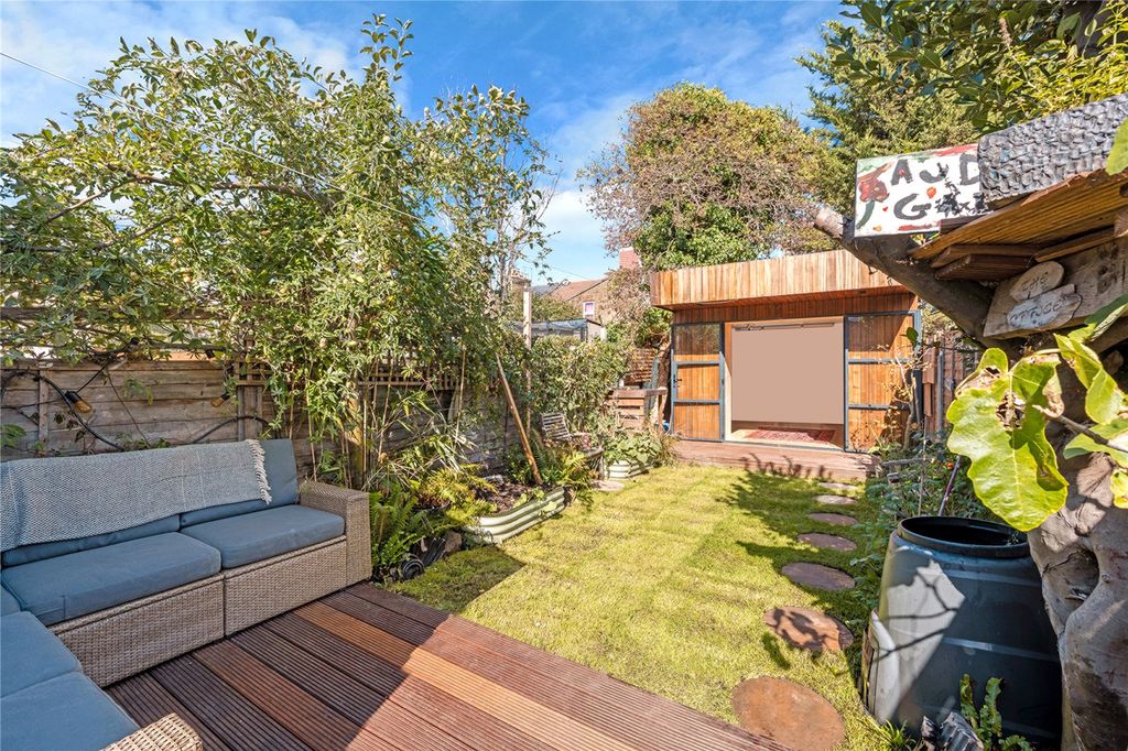 Property photo 3 of 11 Private Garden