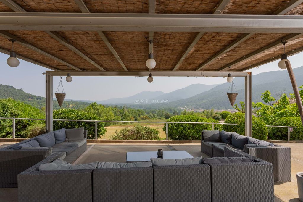 Property photo 2 of 28