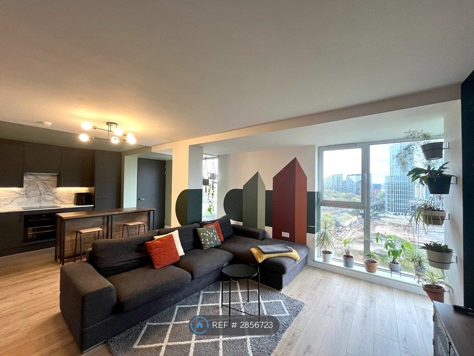 Property photo 1 of 14 Living Room