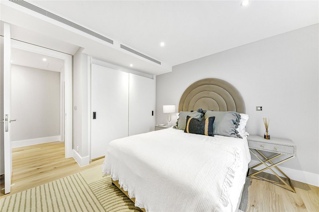 Property photo 3 of 19 Bedroom