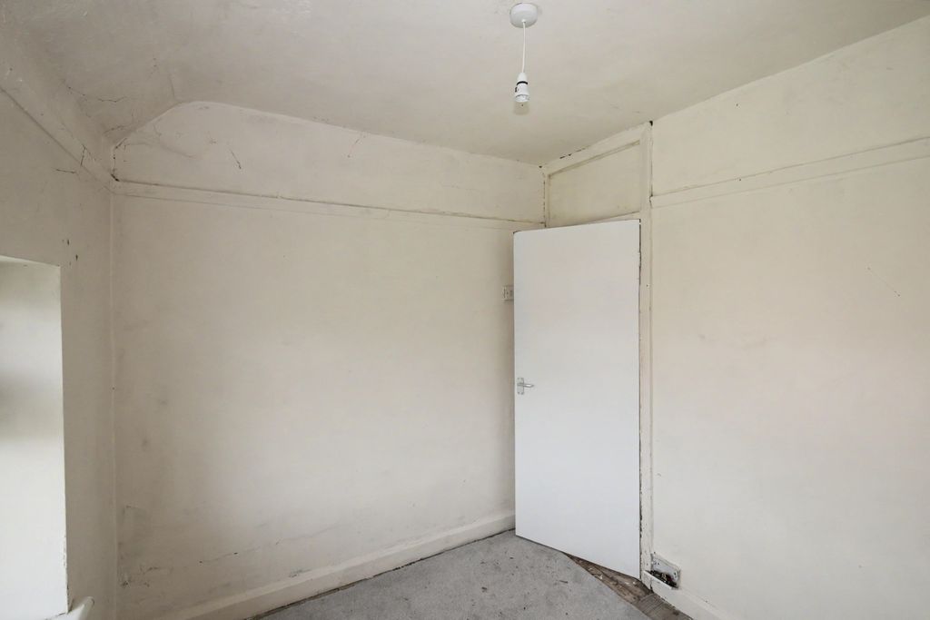Property photo 3 of 16 57 Holden Crescent, Walsall, Staffordshire, Ws3 1Qq