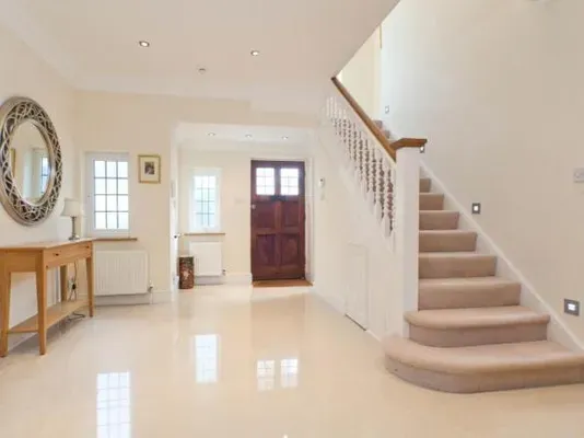 Property photo 3 of 18 Entrance