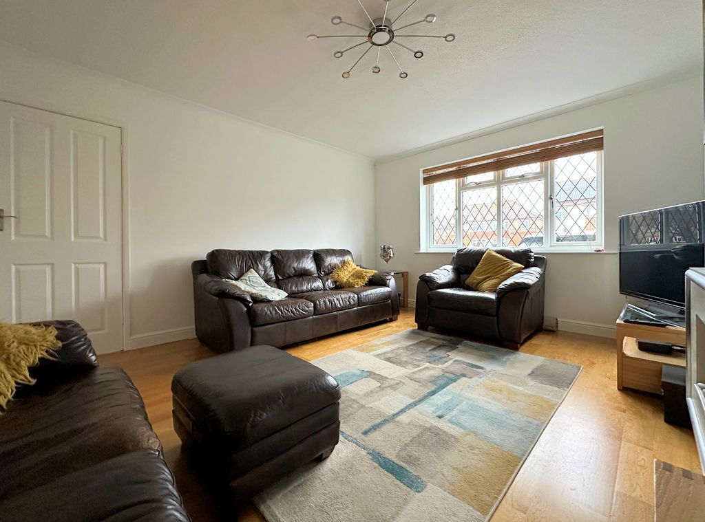 Property photo 2 of 24 Lounge