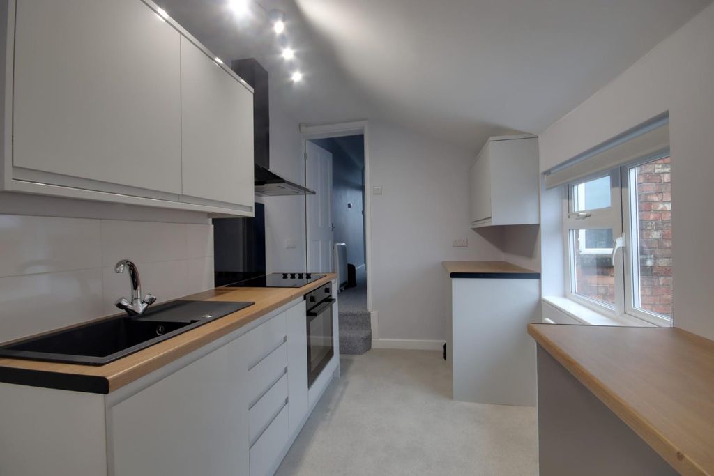 Property photo 1 of 7 Kitchen