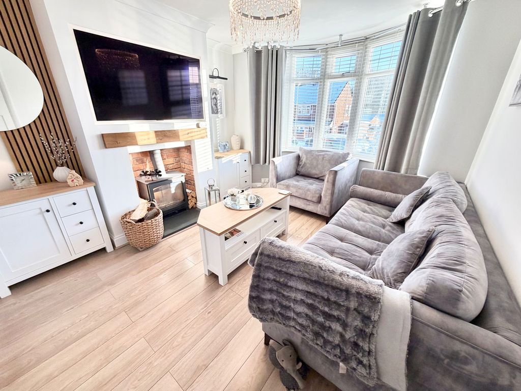 Property photo 2 of 27