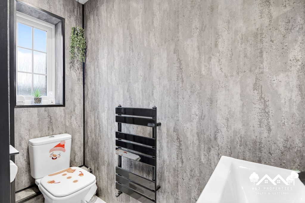 Property photo 3 of 49