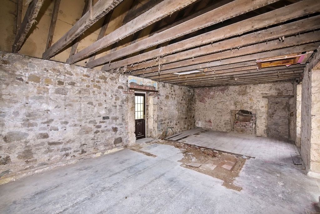 Property photo 2 of 18