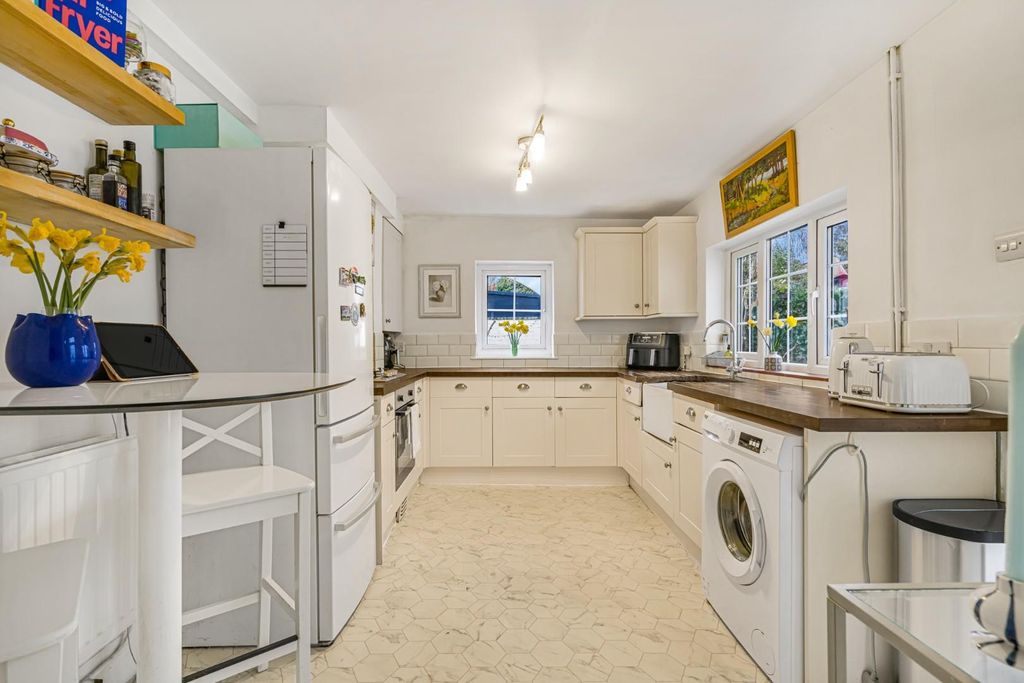 Property photo 2 of 14 3-Bed-House-Cheltenham4.Jpg