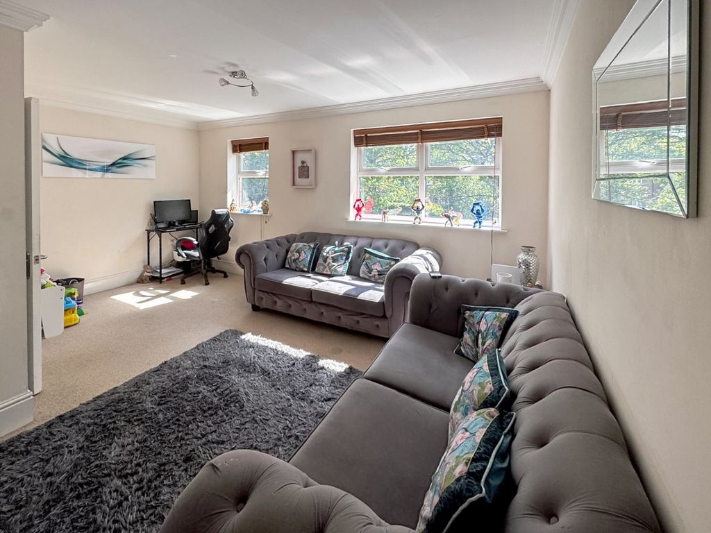 Property photo 3 of 16 Lounge 1