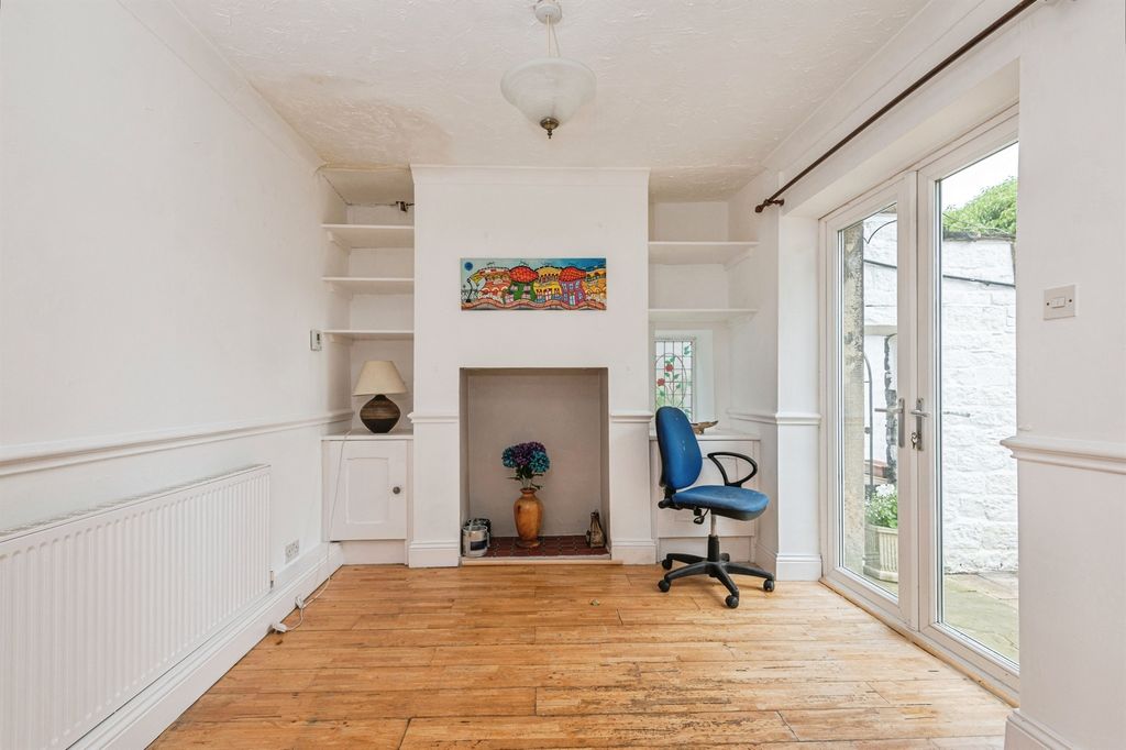 Property photo 2 of 18