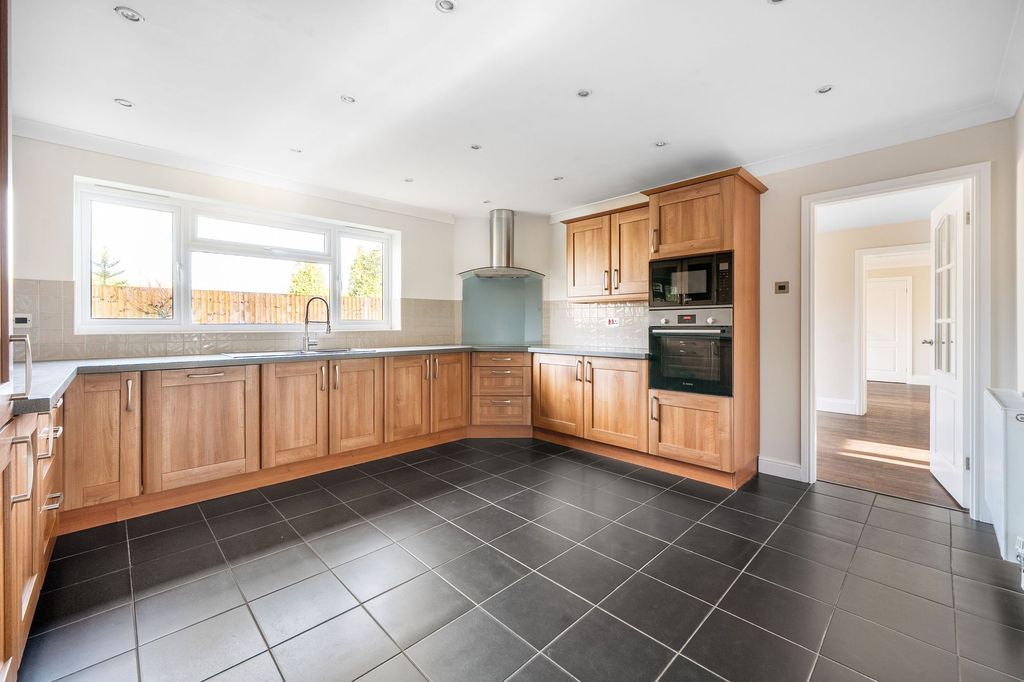 Property photo 2 of 22