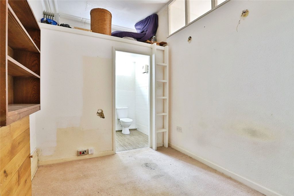 Property photo 3 of 9 Picture No. 06