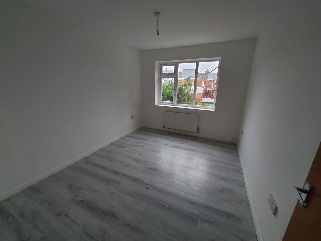 Property photo 3 of 7 Bedroom 1