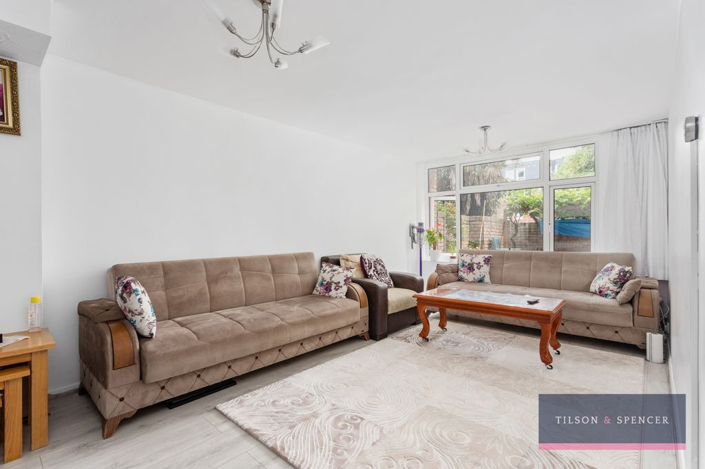 Property photo 3 of 12 1908202114_Tils_98 Kessock Close _N17 9Pw_001