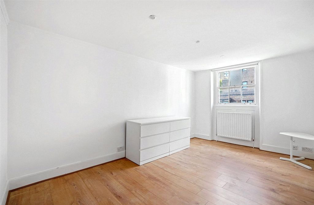 Property photo 2 of 8 Picture No. 15