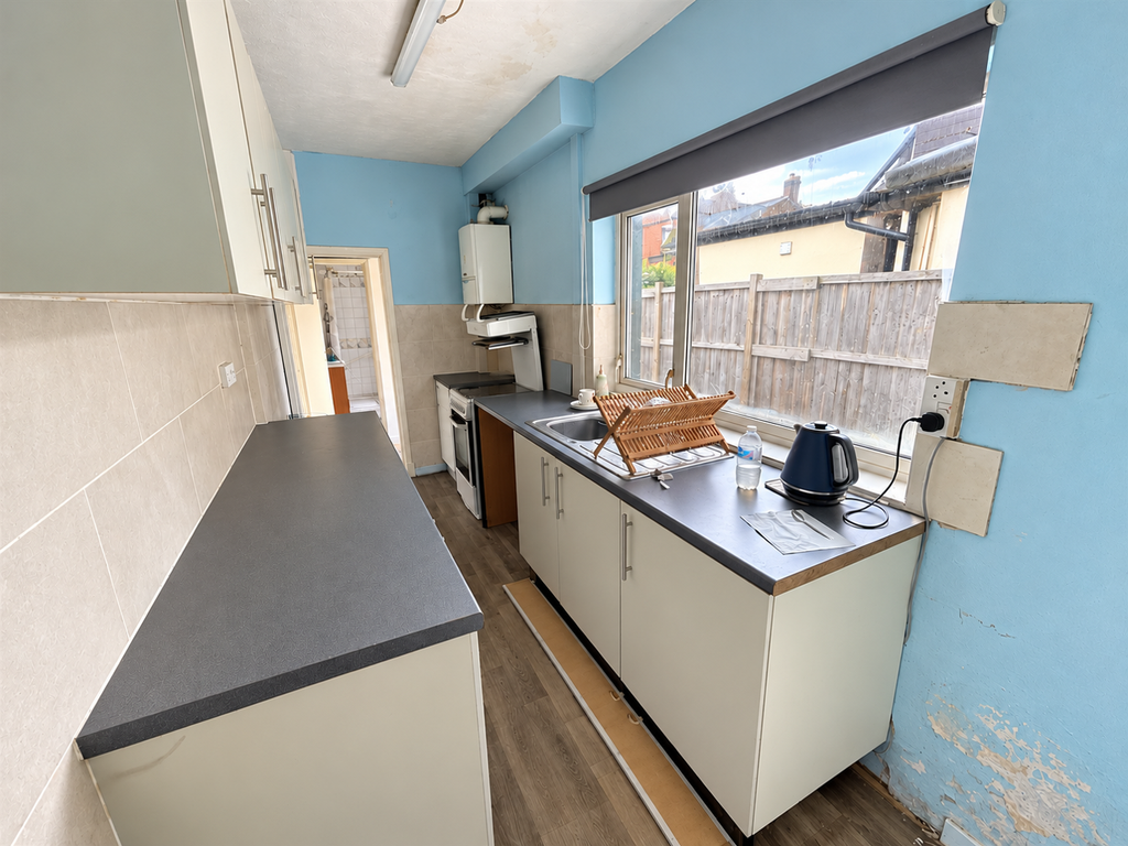 Property photo 2 of 6 Kitchen