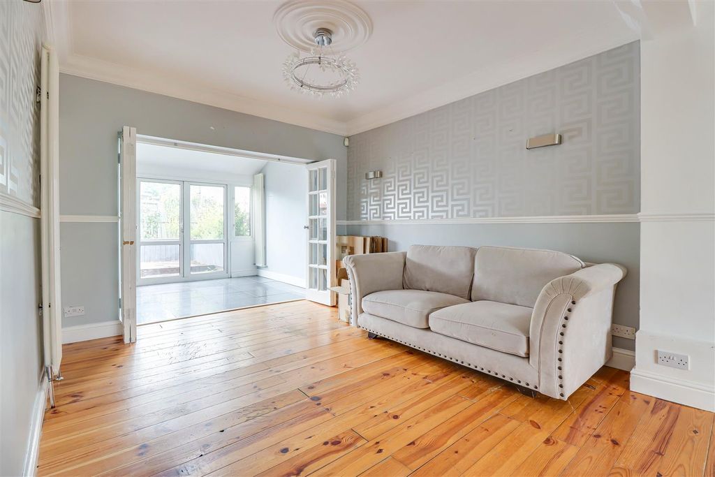 Property photo 2 of 18