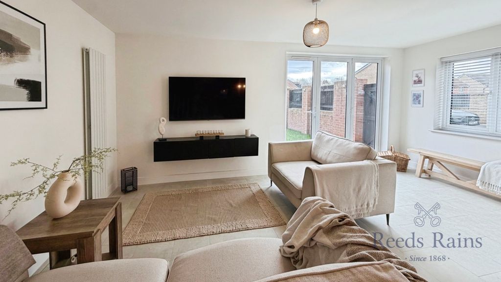 Property photo 2 of 25 Picture No. 35