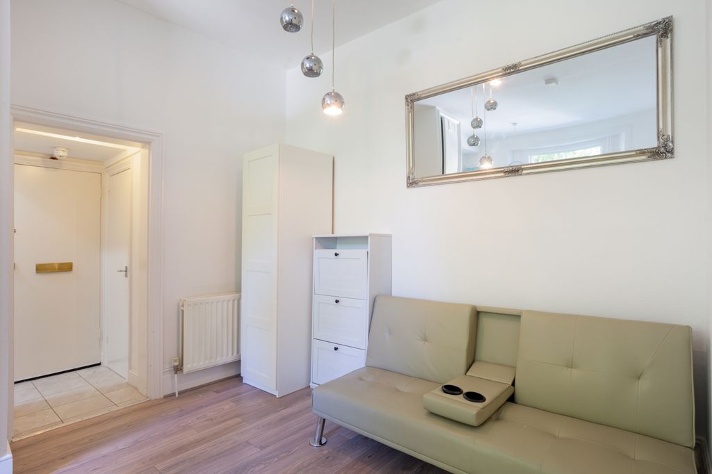 Property photo 3 of 10 liv Rm